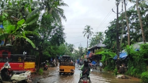 മഴപ്പെയ്ത്ത് കഠിനം;  ഗ്രാമീണ റോഡുകളിൽ ഉറവ, വെള്ളക്കെട്ട് !