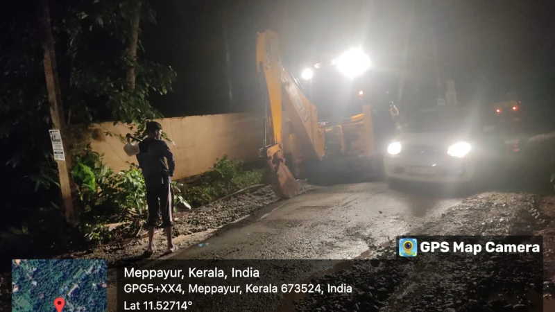 കൊല്ലം- നെല്യാടി -മേപ്പയ്യൂർ റോഡിന്റെ കുഴികൾ അടച്ചും വെള്ളക്കെട്ടുകൾ ഒഴിവാക്കിയും രാത്രിയിലും ജോലി. കൊല്ലം- നെല്യാടി -മേപ്പയ്യൂർ റോഡിന്റെ കുഴികൾ അടച്ചും വെള്ളക്കെട്ടുകൾ ഒഴിവാക്കിയും രാത്രിയിലും ജോലി.