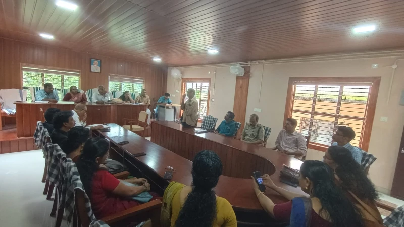 അരിക്കുളത്ത് കാലവർഷം നേരിടുന്നതിനുള്ള മുന്നൊരുക്കങ്ങൾ ആരംഭിച്ചു. അരിക്കുളത്ത് കാലവർഷം നേരിടുന്നതിനുള്ള മുന്നൊരുക്കങ്ങൾ ആരംഭിച്ചു.