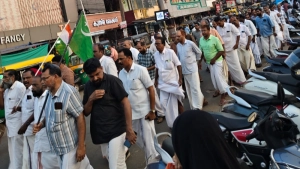 കോൺഗ്രസ് നേതാവ് രവി വള്ളിലിന്റെ വാഹനം കത്തിക്കാൻ ശ്രമം