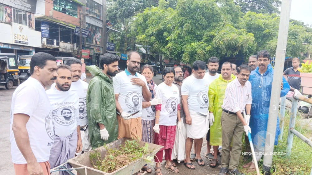 കോൺഗ്രസ്‌ മേപ്പയ്യൂർ ടൗൺ ശുചീകരണ പ്രവർത്തനം നടത്തി