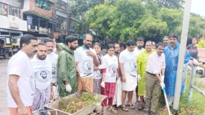കോൺഗ്രസ്‌ മേപ്പയ്യൂർ ടൗൺ ശുചീകരണ പ്രവർത്തനം നടത്തി