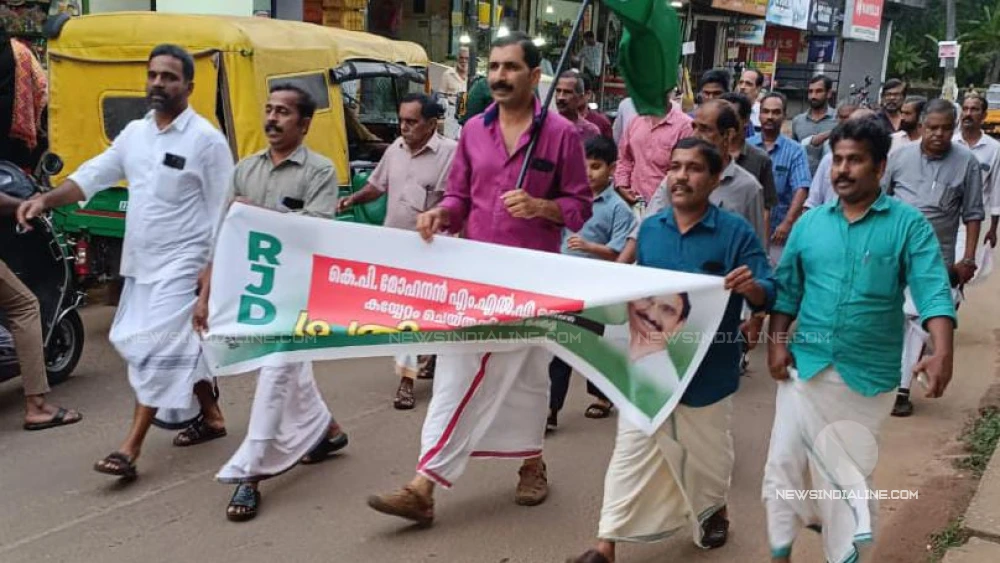 Briefing News Today:
മുൻമന്ത്രി കെ പി മോഹനന് എതിരെയുള്ള കയ്യേറ്റത്തിൽ പ്രതിഷേധിച്ച് മേപ്പയ്യൂരിലും പേരാമ്പ്രയിലും പ്രതിഷേധപ്രകടനങ്ങൾ 