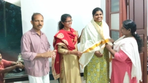  കർഷകദിനത്തിൽ വയലോരം ശ്രീജ ബാബുവിനെ ആദരിച്ചു