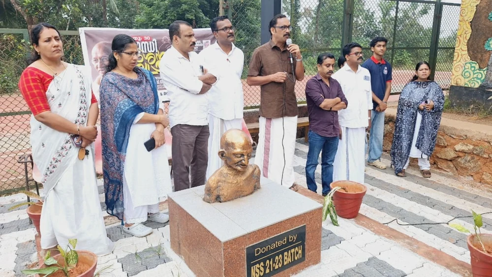 ഗാന്ധിജി രക്തസാക്ഷി ദിനത്തിൽ സ്കൂൾ വിദ്യാർത്ഥികളുടെ ശ്രദ്ധാഞ്ജലി.