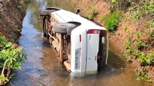 മഠത്തും ഭാഗത്ത് കാർ കനാലിലേക്ക് മറിഞ്ഞു